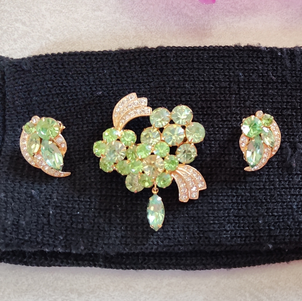 3 Piece Set Vtg  Eisenberg Ice Green and Gold Brooch with Matching Clip Earrings